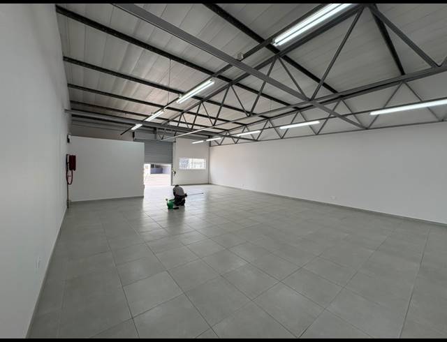 200M² RETAIL TO LET IN GANTS PLAZA
